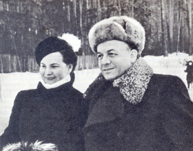 Sergey Yakovlevi Lemeshev with Vera Nikolaevna Kudryavtseva in the Silver Forest. 1954. Photography. (         . 1954 . .) (Belyaev)