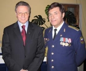 Eduard Maksovich Labkovsky (right) and David Fedorovich Tukhmanov (   ()   Ը ) (Modzele)