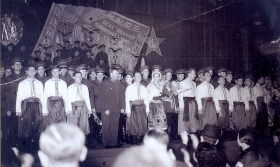 Краснознаменной ансамбль песни в Париже. 1937. (Belyaev)
