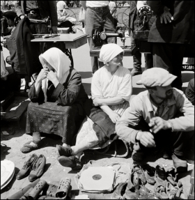 Пластинки на барахолке в Симферополе, 1943 год. (dima)