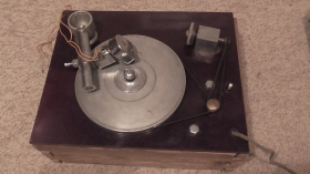 Homemade device for recording discs "on the ribs" (Самодельный станок для изготовления пластинок "на рёбрах") (dima)